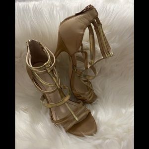 BCBGeneration bg-iliana sz 7 nude & gold strappy